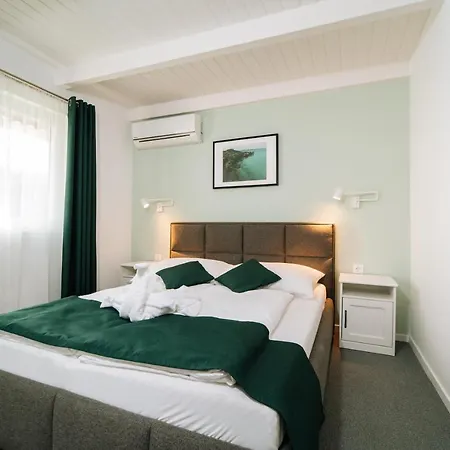 Topaz Apartmanhazak *